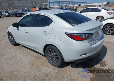 2020 Toyota Yaris Le z USA, uszkodzony, nr VIN 3MYDLBYV9LY712376